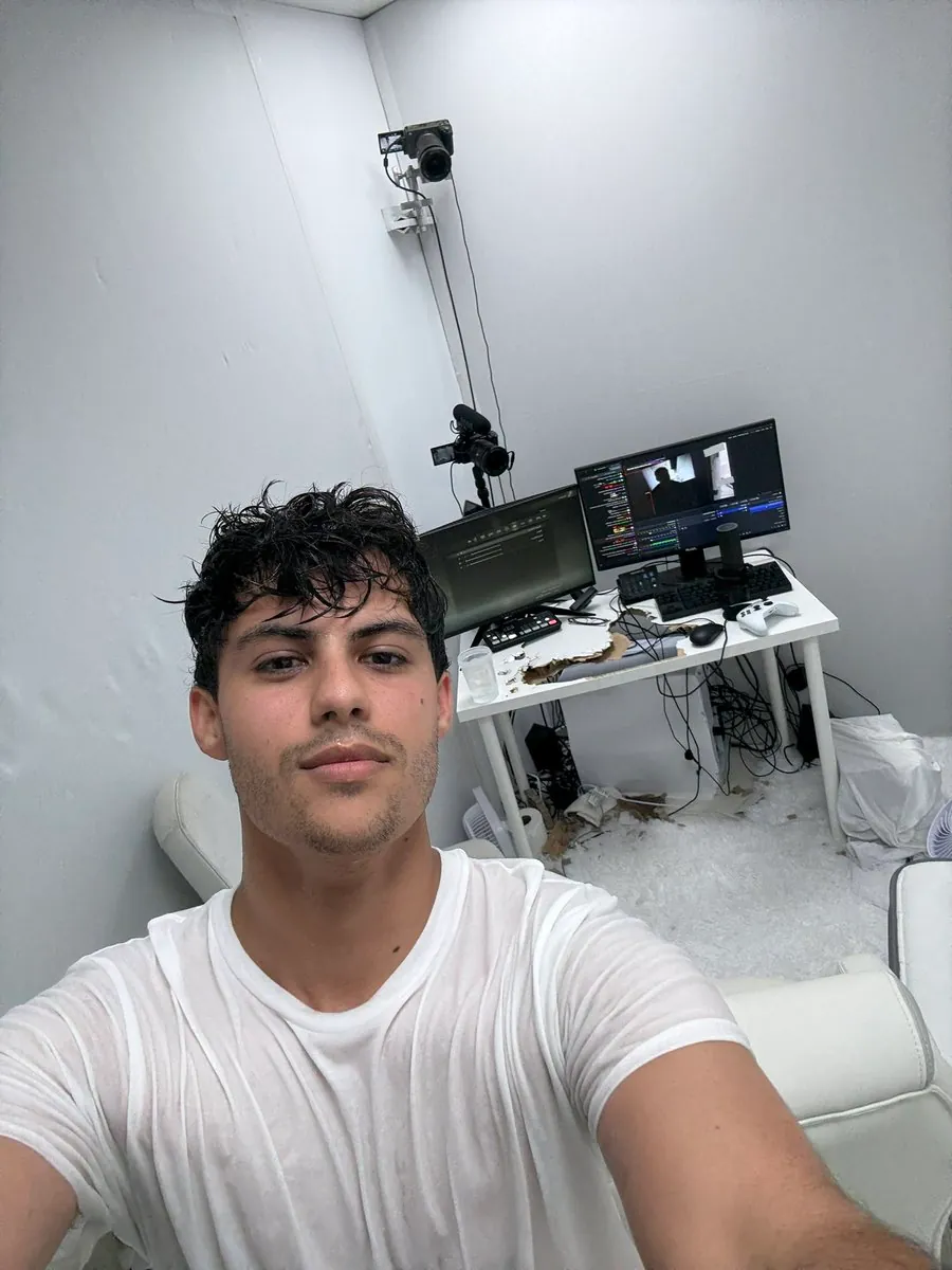 Stable Ronaldo scene pack